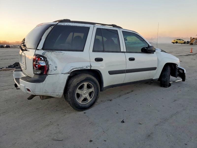 Photo 3 from auction – 2005 CHEVROLET TRAILBLAZE with VIN 1GNDT13S152317493