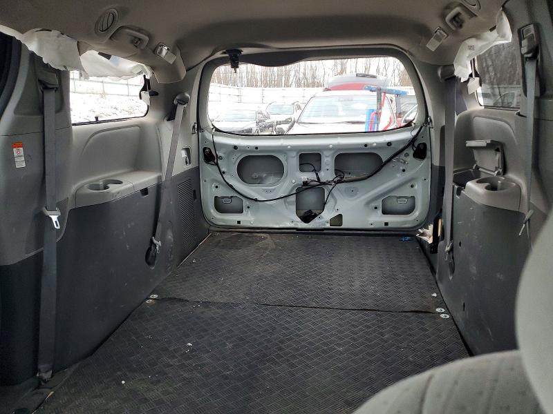 Photo 10 from auction – 2017 TOYOTA SIENNA with VIN 5TDKZ3DC2HS852105