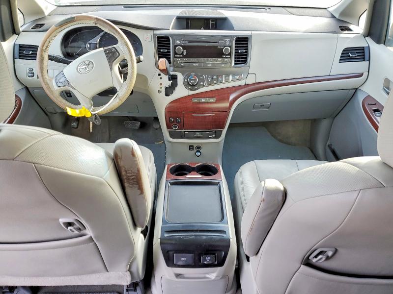 Photo 8 from auction – 2011 TOYOTA SIENNA XLE with VIN 5TDYK3DC9BS125078