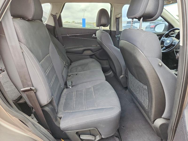 Photo 10 from auction – 2016 KIA SORENTO LX with VIN 5XYPG4A39GG076119