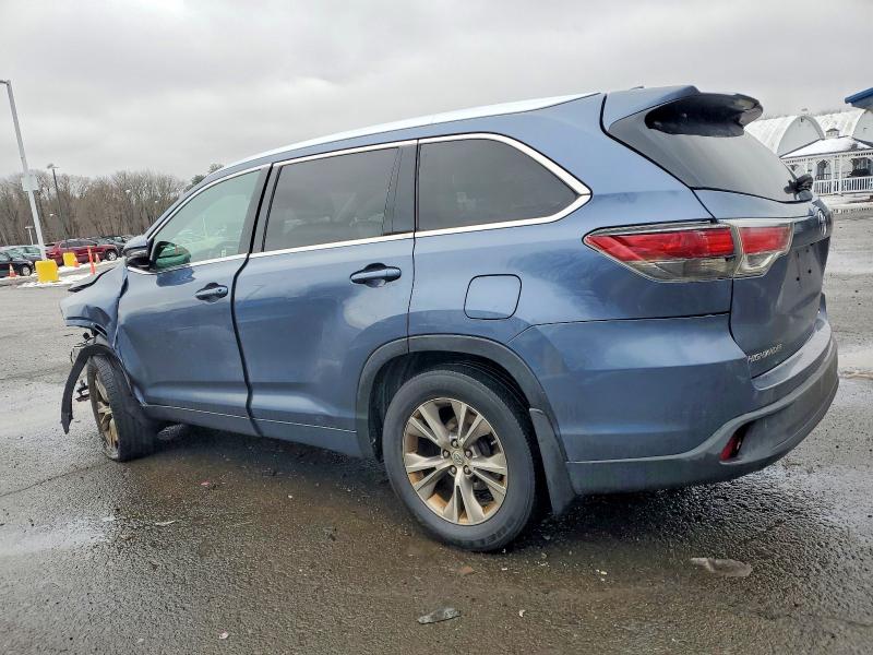 Photo 2 from auction – 2015 TOYOTA HIGHLANDER with VIN 5TDJKRFH8FS212411