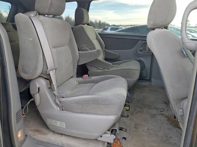 Photo 11 from auction – 2005 TOYOTA SIENNA with VIN 5TDZA23C45S287871