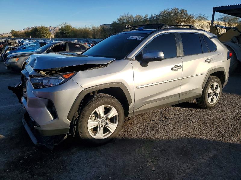 TOYOTA RAV4 XLE 2020 with VIN 2T3W1RFVXLC085879 - Photo from auction