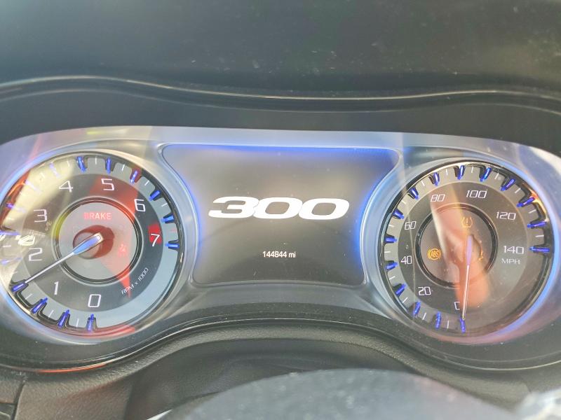 Photo 9 from auction – 2017 CHRYSLER 300 with VIN 2C3CCABGXHH541704