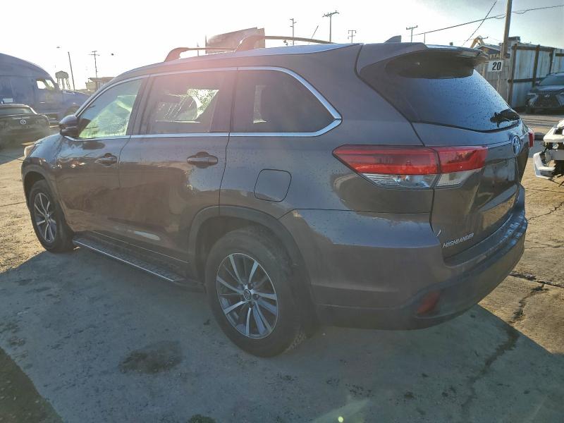 Photo 2 from auction – 2018 TOYOTA HIGHLANDER with VIN 5TDJZRFH1JS827242