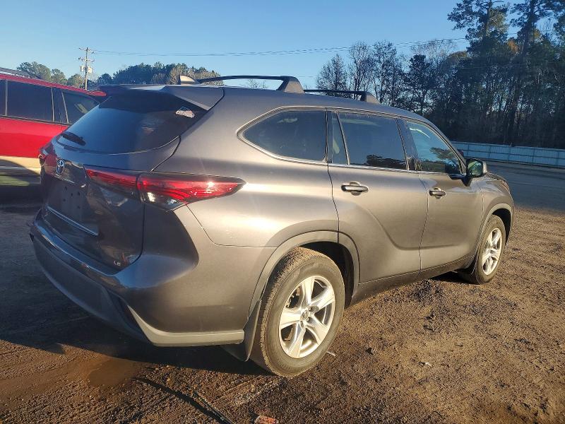 Photo 3 from auction – 2022 TOYOTA HIGHLANDER with VIN 5TDZZRAH7NS538656