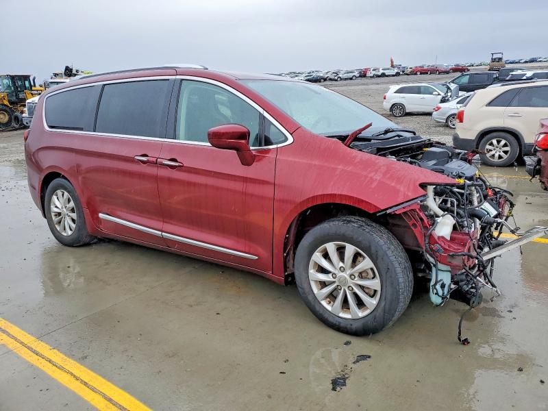 Photo 4 from auction – 2019 CHRYSLER PACIFICA with VIN 2C4RC1BG9KR650968