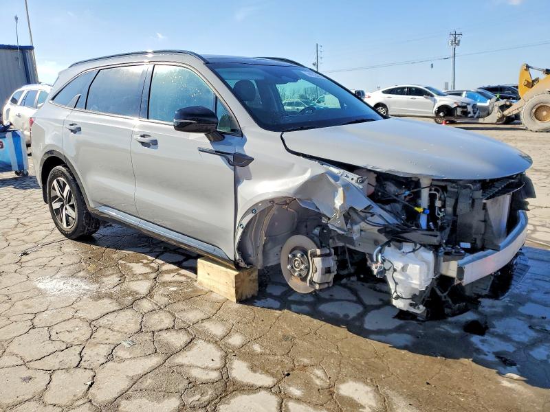 Photo 4 from auction – 2022 KIA SORENTO with VIN 5XYRH4LF3NG112364