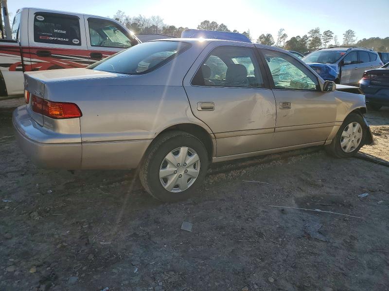 Photo 3 from auction – 2000 TOYOTA CAMRY CE with VIN 4T1BG28K9YU617483