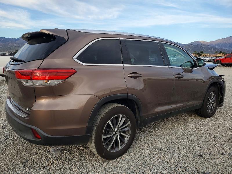Photo 3 from auction – 2019 TOYOTA HIGHLANDER with VIN 5TDKZRFH9KS355667