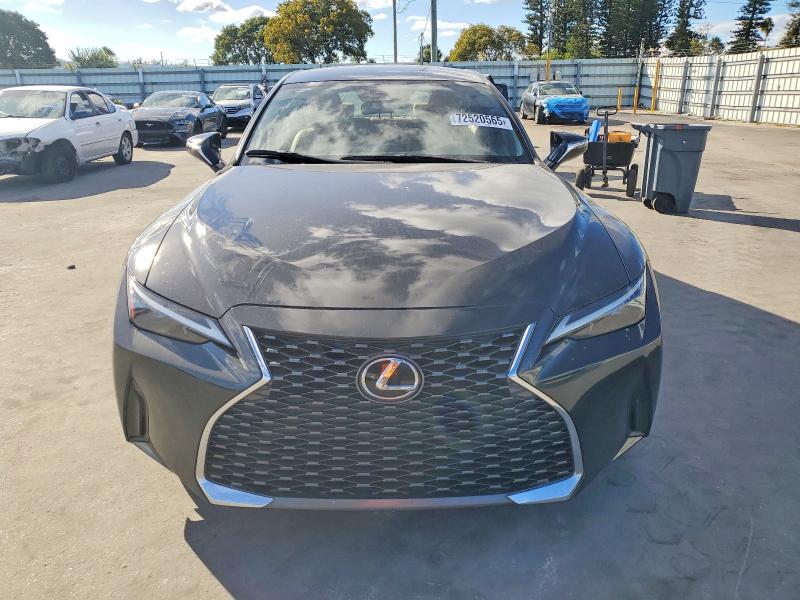 Photo 5 from auction – 2022 LEXUS IS with VIN JTHAA1D24N5122503