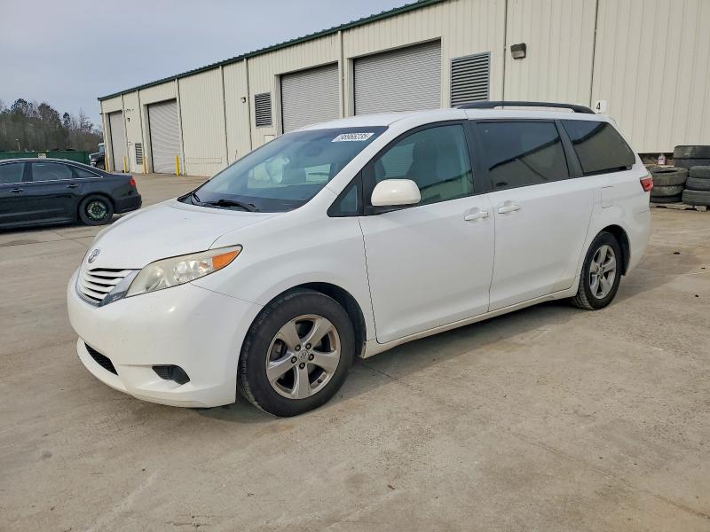 TOYOTA SIENNA LE 2015 with VIN 5TDKK3DC9FS553955 - Photo from auction