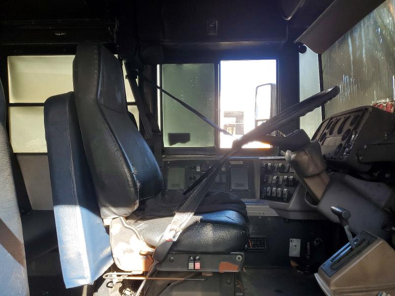 Photo 5 from auction – 2002 FREIGHTLINER CHASSIS with VIN 4UZAAXAK32CK41333