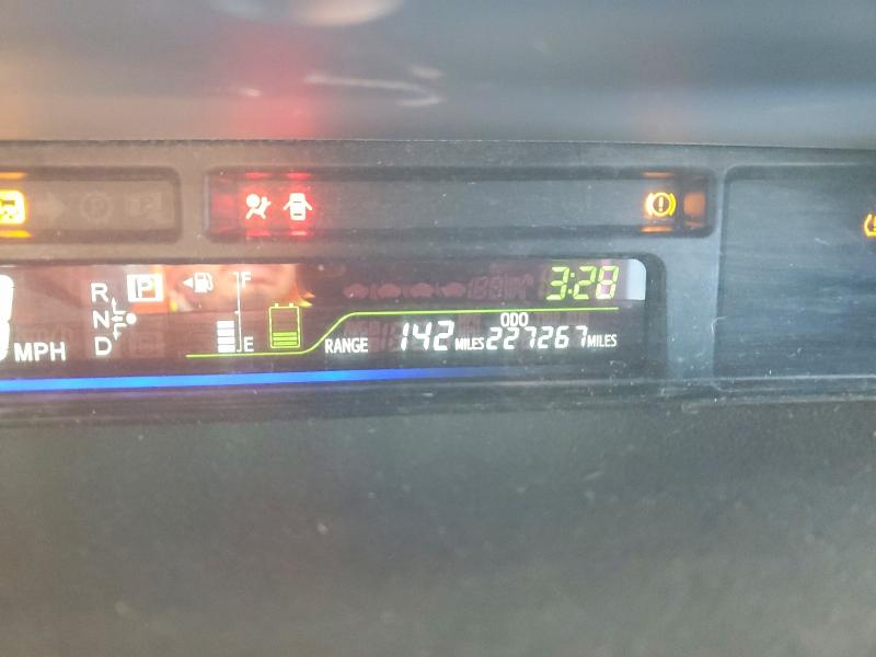 Photo 9 from auction – 2014 TOYOTA PRIUS V with VIN JTDZN3EU0E3328398