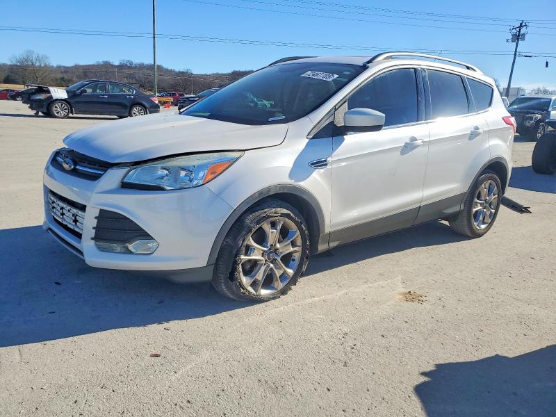 FORD ESCAPE 2016 مع رقم تعريف المركبة 1FMCU0G90GUB73330 - صورة من المزاد