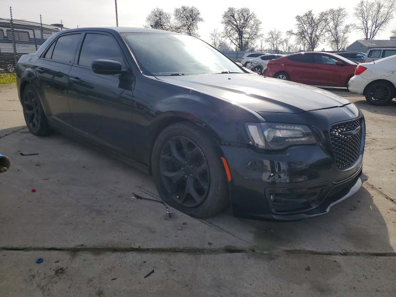 Photo 4 from auction – 2019 CHRYSLER 300 with VIN 2C3CCABG4KH585429