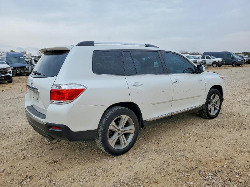 Photo 3 from auction – 2011 TOYOTA HIGHLANDER with VIN 5TDYK3EH7BS049399