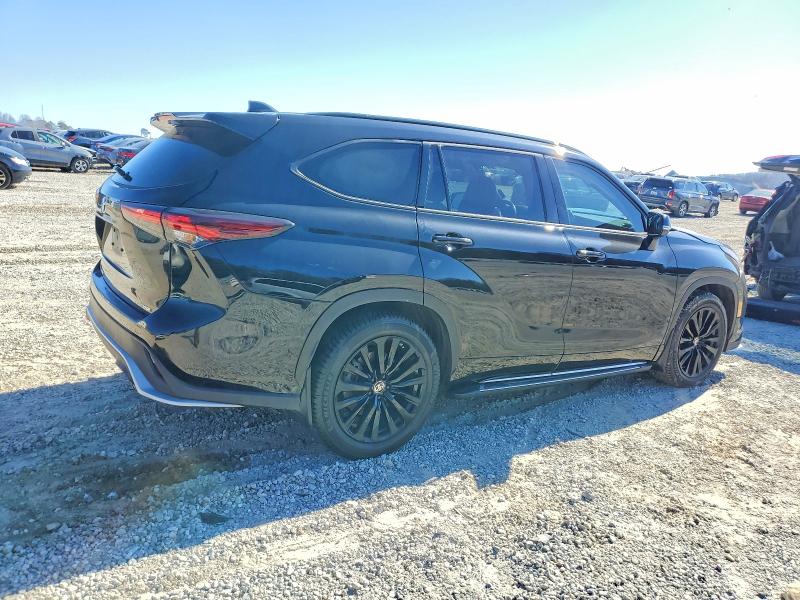 Photo 3 from auction – 2024 TOYOTA HIGHLANDER with VIN 5TDKDRAH6RS529985