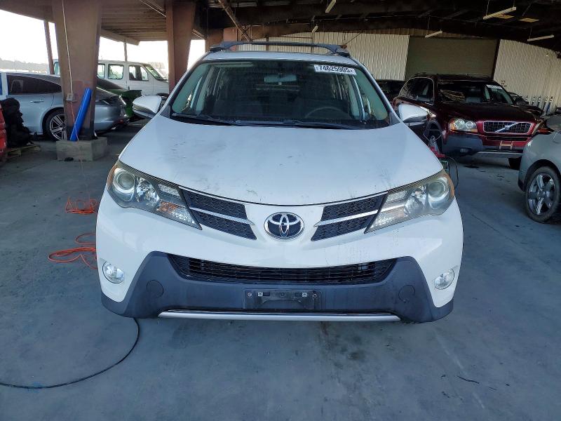 Photo 5 from auction – 2015 TOYOTA RAV4 XLE with VIN JTMRFREV0FD098088