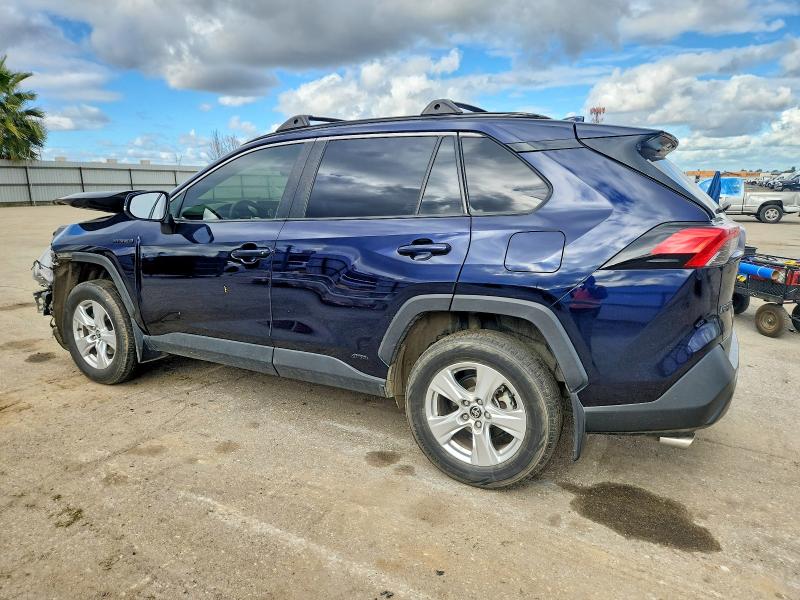 Photo 2 from auction – 2020 TOYOTA RAV4 XLE with VIN JTMRWRFV3LD059828