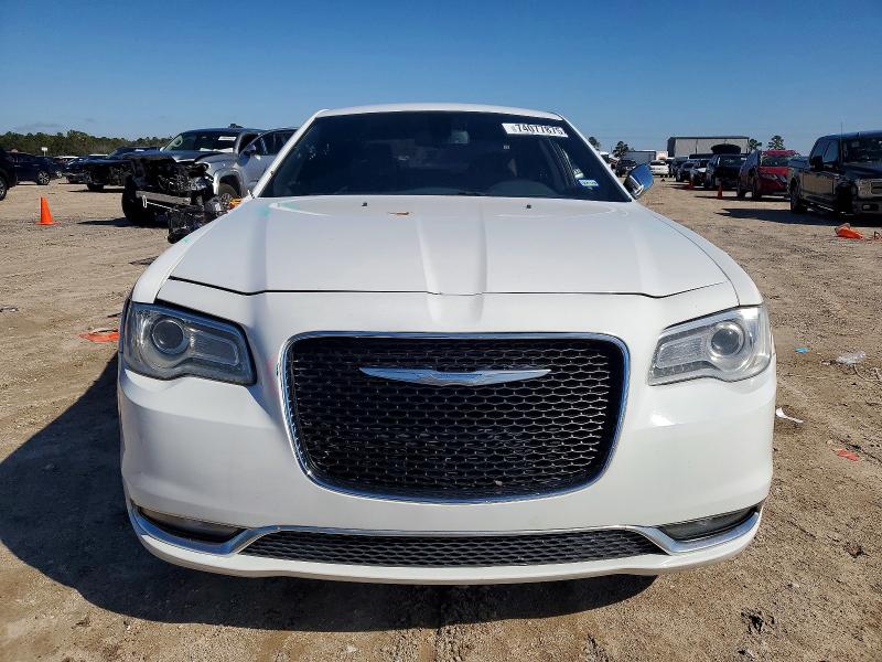 Photo 5 from auction – 2018 CHRYSLER 300 LIMITE with VIN 2C3CCAEG6JH129846