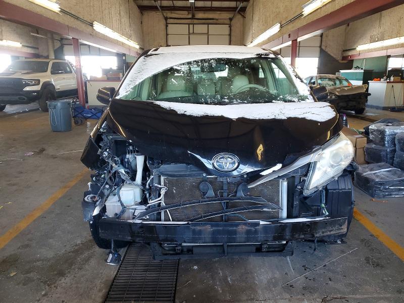 Photo 5 from auction – 2011 TOYOTA SIENNA XLE with VIN 5TDYK3DC3BS114965