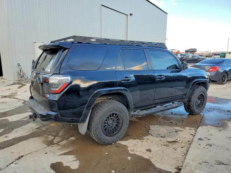 Photo 3 from auction – 2018 TOYOTA 4RUNNER SR with VIN JTEBU5JR2J5532051