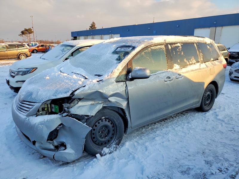 Photo 1 from auction – 2015 TOYOTA SIENNA XLE with VIN 5TDYK3DC2FS601242