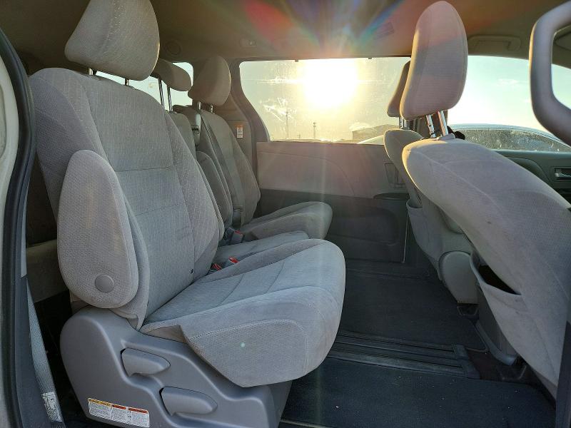 Photo 11 from auction – 2019 TOYOTA SIENNA LE with VIN 5TDKZ3DC8KS013356