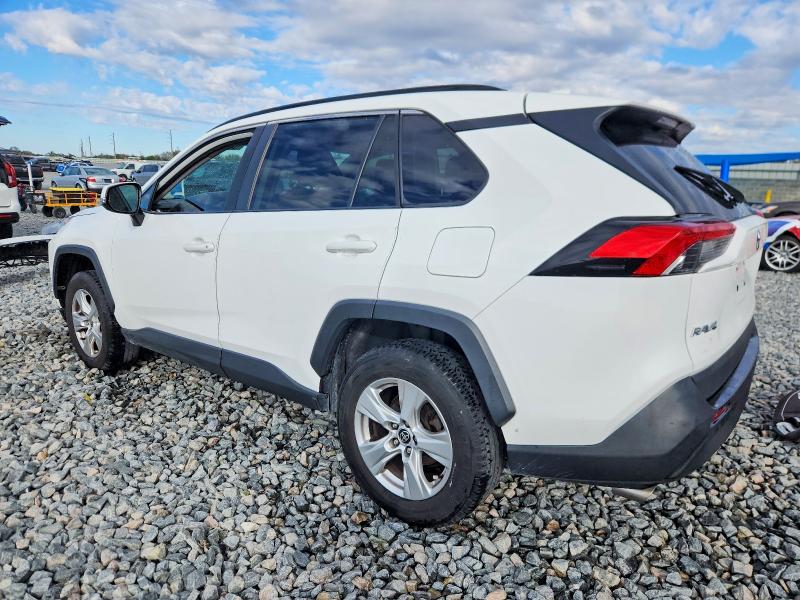 Photo 2 from auction – 2021 TOYOTA RAV4 XLE with VIN 2T3W1RFVXMC168584