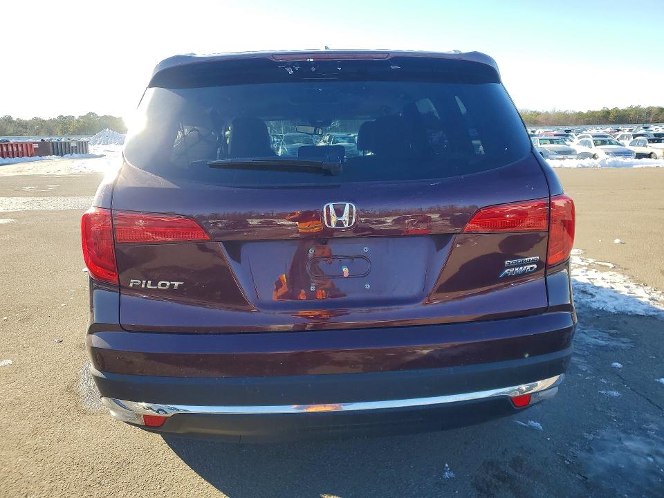 Photo 6 from auction – 2017 HONDA PILOT TOUR with VIN 5FNYF6H95HB042071