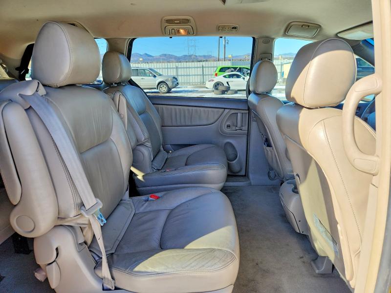 Photo 11 from auction – 2004 TOYOTA SIENNA XLE with VIN 5TDBA22C14S025713