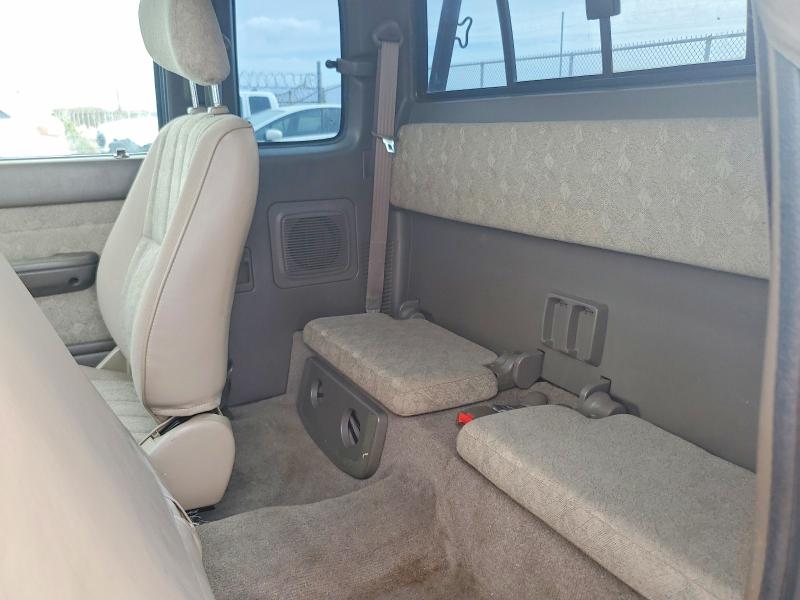 Photo 10 from auction – 2000 TOYOTA TACOMA with VIN 4TASM92N3YZ614893