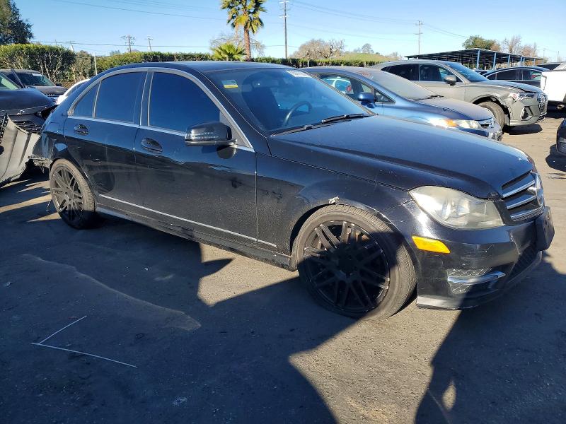 Photo 4 from auction – 2014 MERCEDES-BENZ C with VIN WDDGF4HB9EA933090