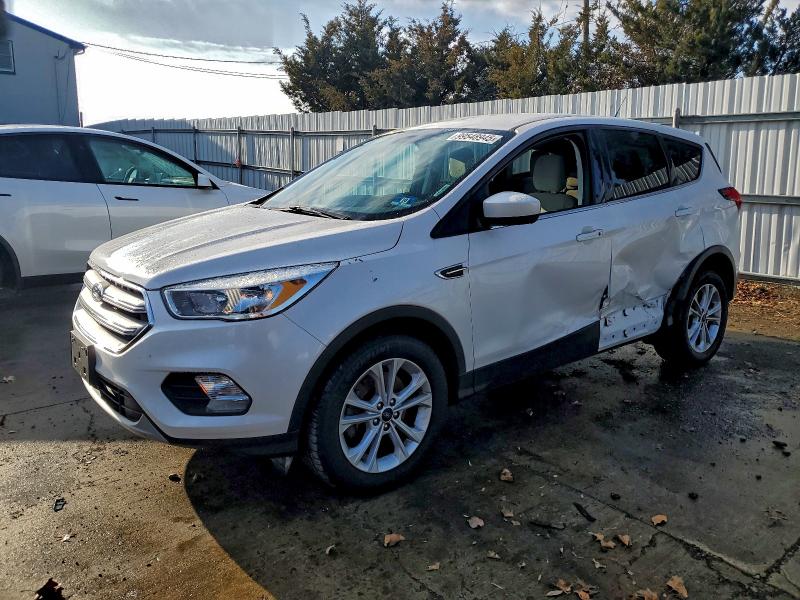 FORD ESCAPE SE 2019 with VIN 1FMCU9GD2KUC43153 - Photo from auction