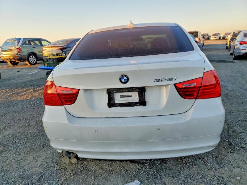 Photo 6 from auction – 2011 BMW 328 I SULE with VIN WBAPH5G56BNM76116