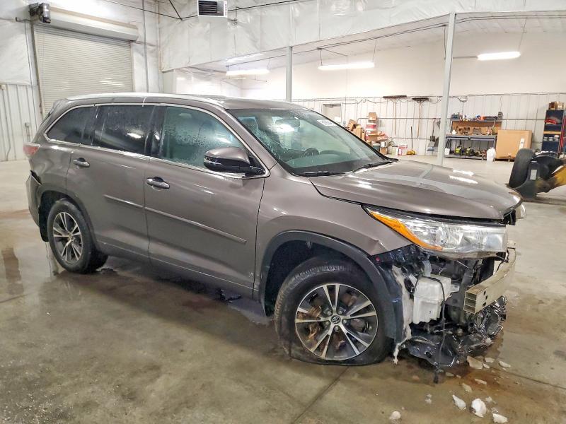 Photo 4 from auction – 2016 TOYOTA HIGHLANDER with VIN 5TDJKRFH2GS505884