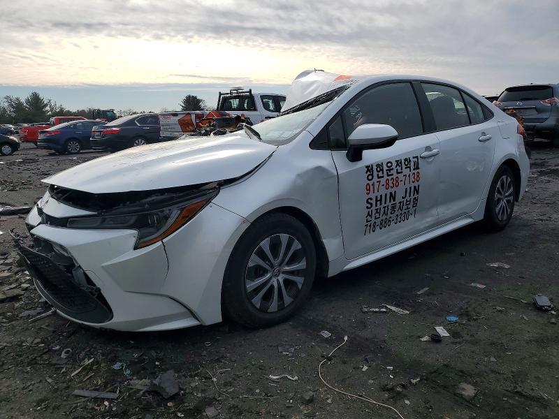 TOYOTA COROLLA LE 2022 with VIN JTDEAMDE6N3000428 - Photo from auction