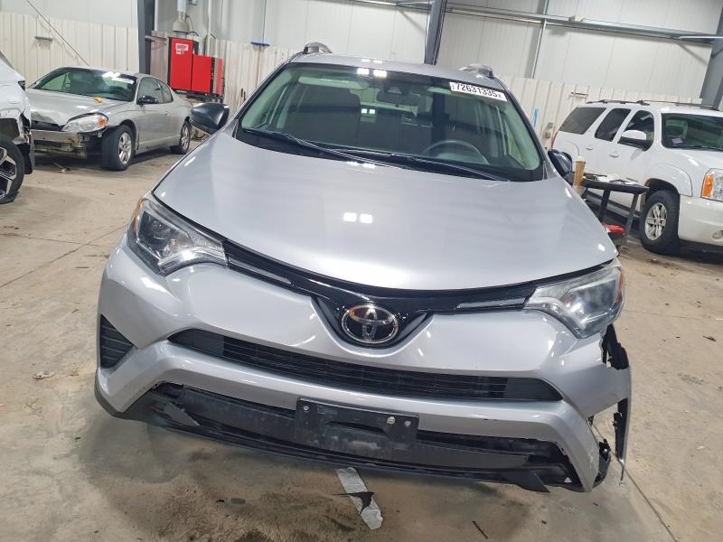 Foto 5 de la subasta – 2017 TOYOTA RAV4 LE con VIN 2T3BFREV8HW621428