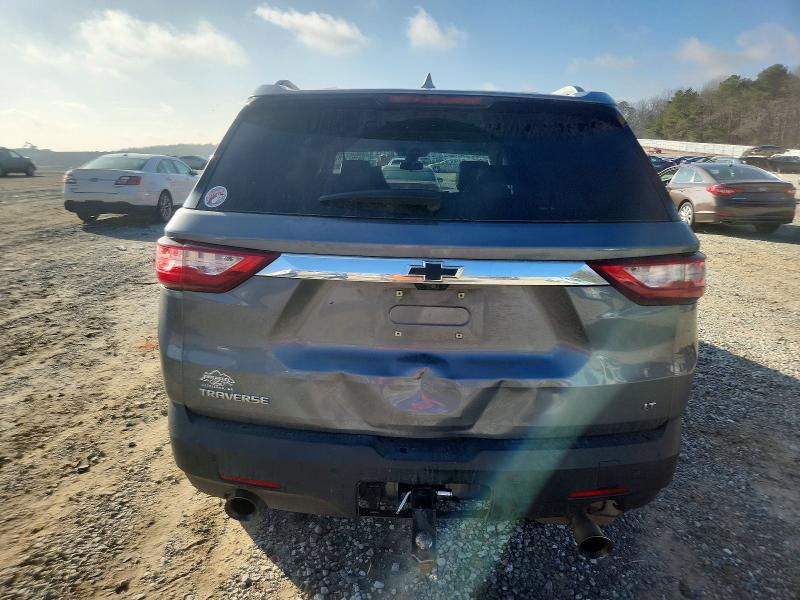 Photo 6 from auction – 2018 CHEVROLET TRAVERSE L with VIN 1GNERHKWXJJ284459