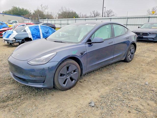 TESLA MODEL 3 2022 مع رقم تعريف المركبة 5YJ3E1EA9NF360172 - صورة من المزاد