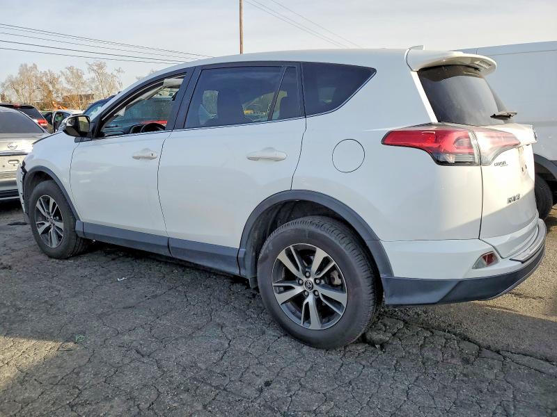 Photo 2 from auction – 2017 TOYOTA RAV4 XLE with VIN JTMWFREV0HD105157