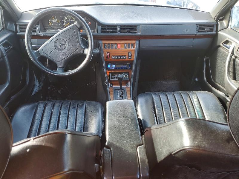 Photo 8 from auction – 1995 MERCEDES-BENZ E 320 with VIN WDBEA92E8SF319175