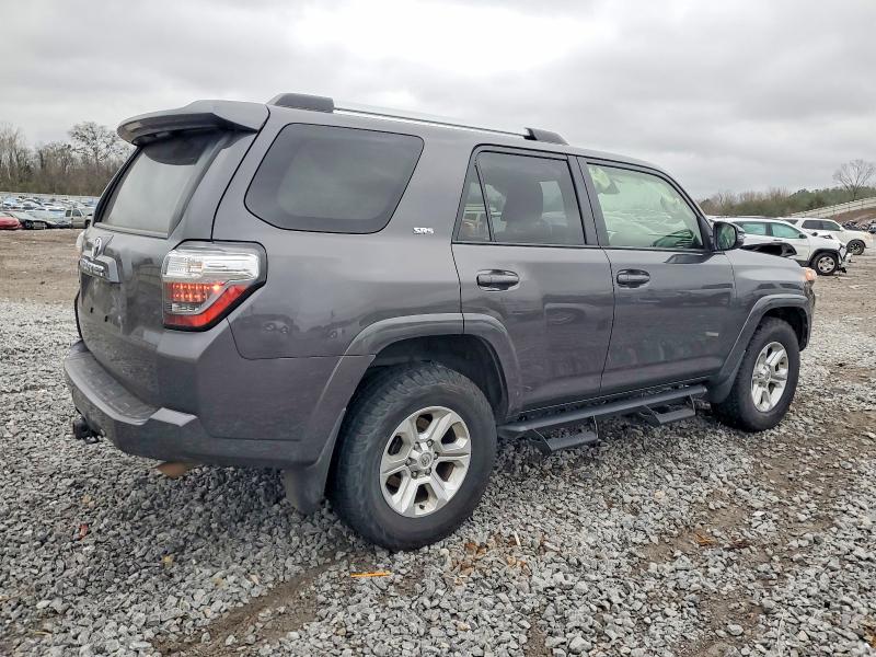 Photo 3 from auction – 2022 TOYOTA 4RUNNER SR with VIN JTEFU5JR7N5267926