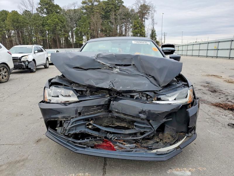 Photo 5 from auction – 2017 VOLKSWAGEN JETTA with VIN 3VW2B7AJ6HM261593