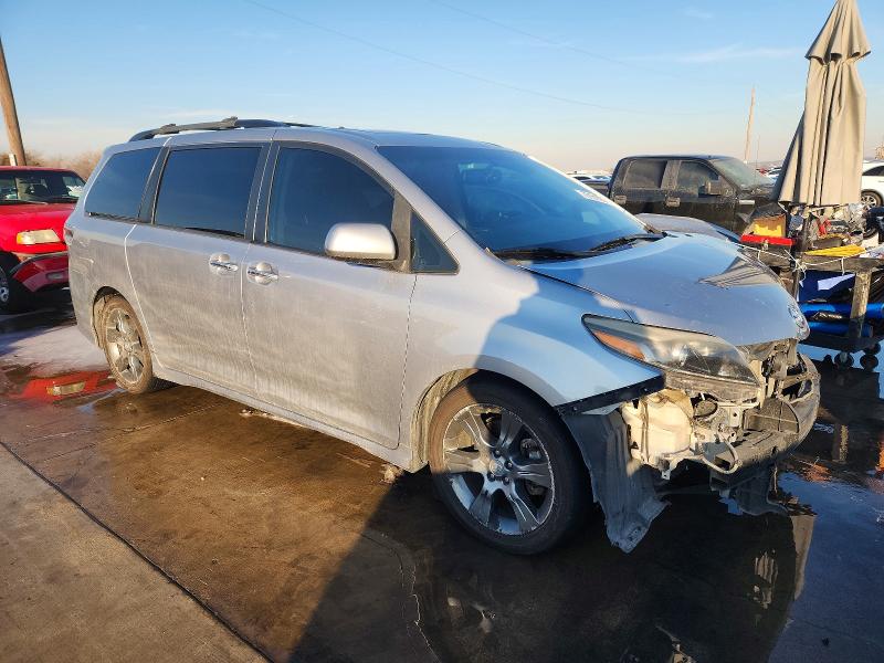 Photo 4 from auction – 2016 TOYOTA SIENNA with VIN 5TDXK3DC2GS725458