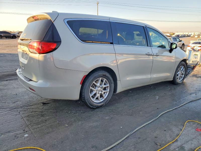 Photo 3 from auction – 2017 CHRYSLER PACIFICA T with VIN 2C4RC1DG0HR584381