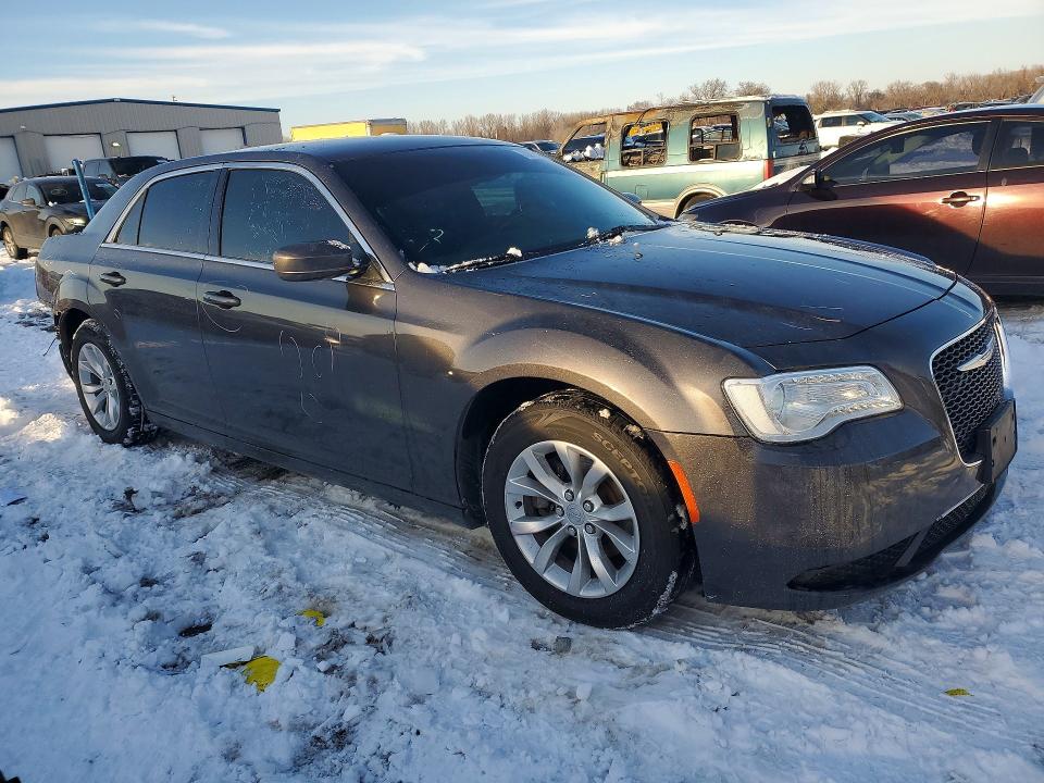 Photo 4 from auction – 2018 CHRYSLER 300 with VIN 2C3CCAAG6JH321032