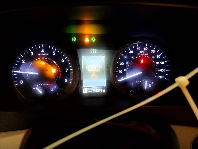Photo 9 from auction – 2016 TOYOTA SIENNA XLE with VIN 5TDDK3DC5GS137685