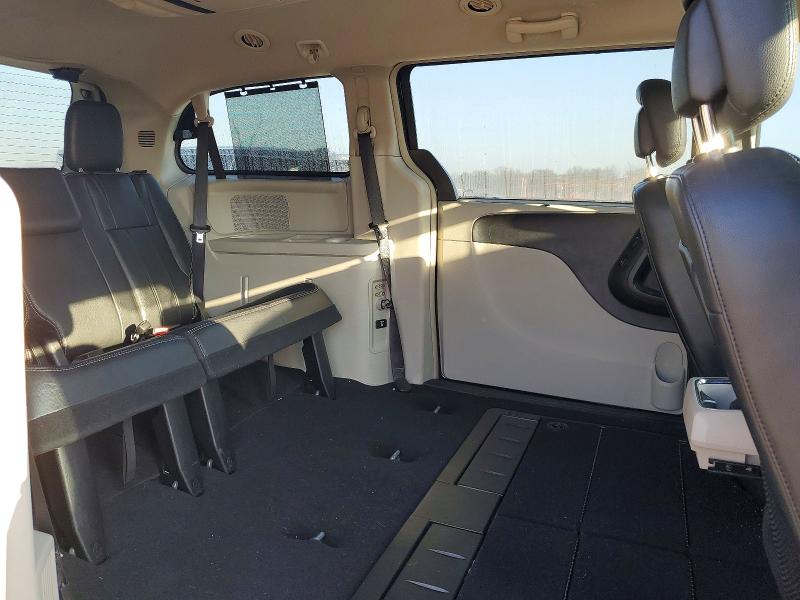 Photo 11 from auction – 2012 CHRYSLER TOWN & COU with VIN 2C4RC1CG8CR227962